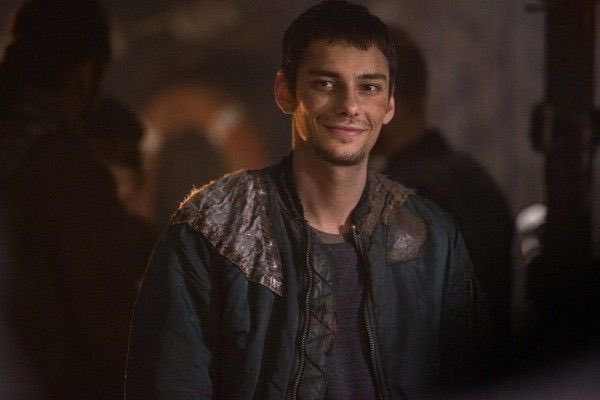 데본 보스틱이 끌린다면 원 헌드레드 봐보세요 이랬는데 ——> 이렇게 됨 그치만 원헌드레드는 정말 보기 짜증나는 드라마입니다 (미리 예고)Translate...