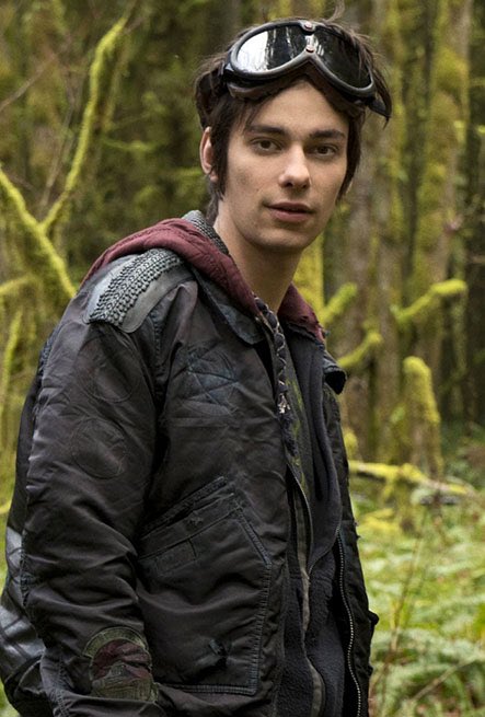 데본 보스틱이 끌린다면 원 헌드레드 봐보세요 이랬는데 ——> 이렇게 됨 그치만 원헌드레드는 정말 보기 짜증나는 드라마입니다 (미리 예고)Translate...