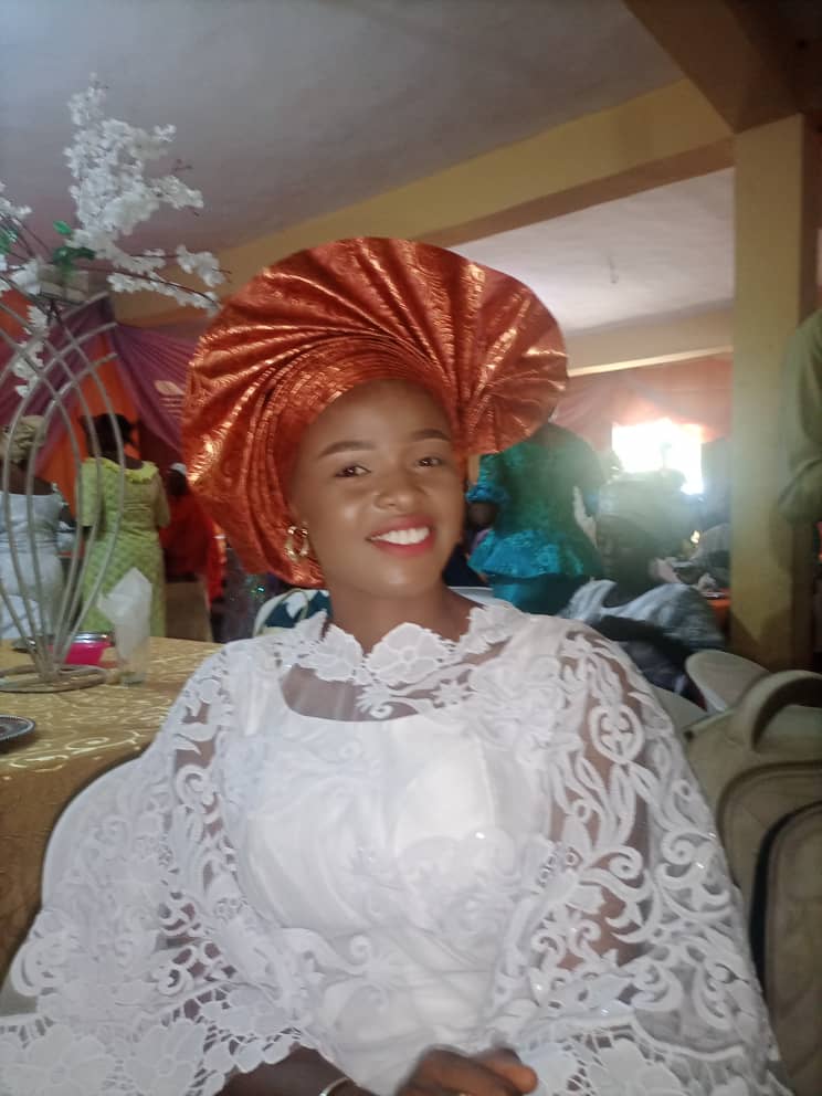 Dynamic Graphic int'l concept tweet media