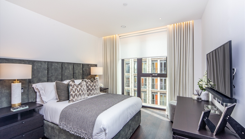 AmberandColtd's tweet photo. An impressive interior designed 902 Sq Ft two-bedroom, two-bathroom apartment located in Thornes House forming part of The Residence Collection in Nine Elms on London's iconic South Bank. https://t.co/zBu3JOYMwG