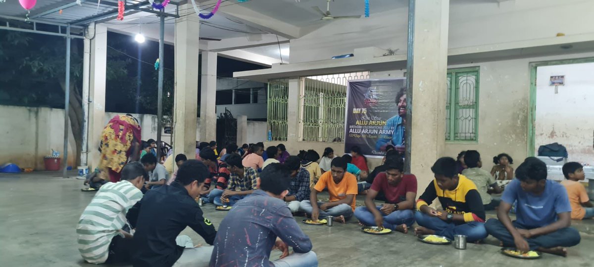 AlluArjun_Army's tweet photo. Day - 74 (12/03/2022)

#AlluArjunArmy - Eluru team provided Monthly Provisions, Offered food and Screened Pushpa at Deaf and Dumb Orphanage.

#AlluArjun100DaysBdayCarnival 
@alluarjun #Pushpa https://t.co/VRYGqkTyFA