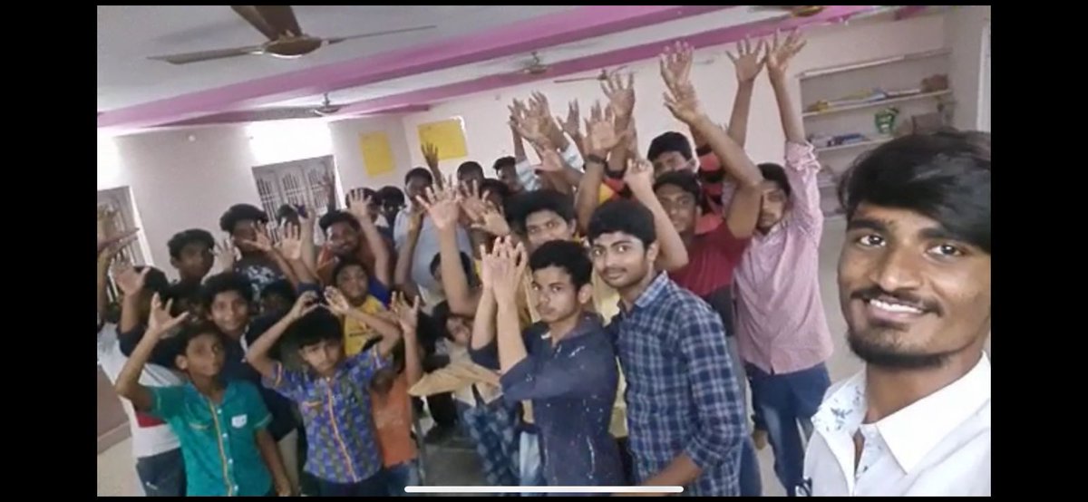 AlluArjun_Army's tweet photo. Day - 74 (12/03/2022)

#AlluArjunArmy - Eluru team provided Monthly Provisions, Offered food and Screened Pushpa at Deaf and Dumb Orphanage.

#AlluArjun100DaysBdayCarnival 
@alluarjun #Pushpa https://t.co/VRYGqkTyFA