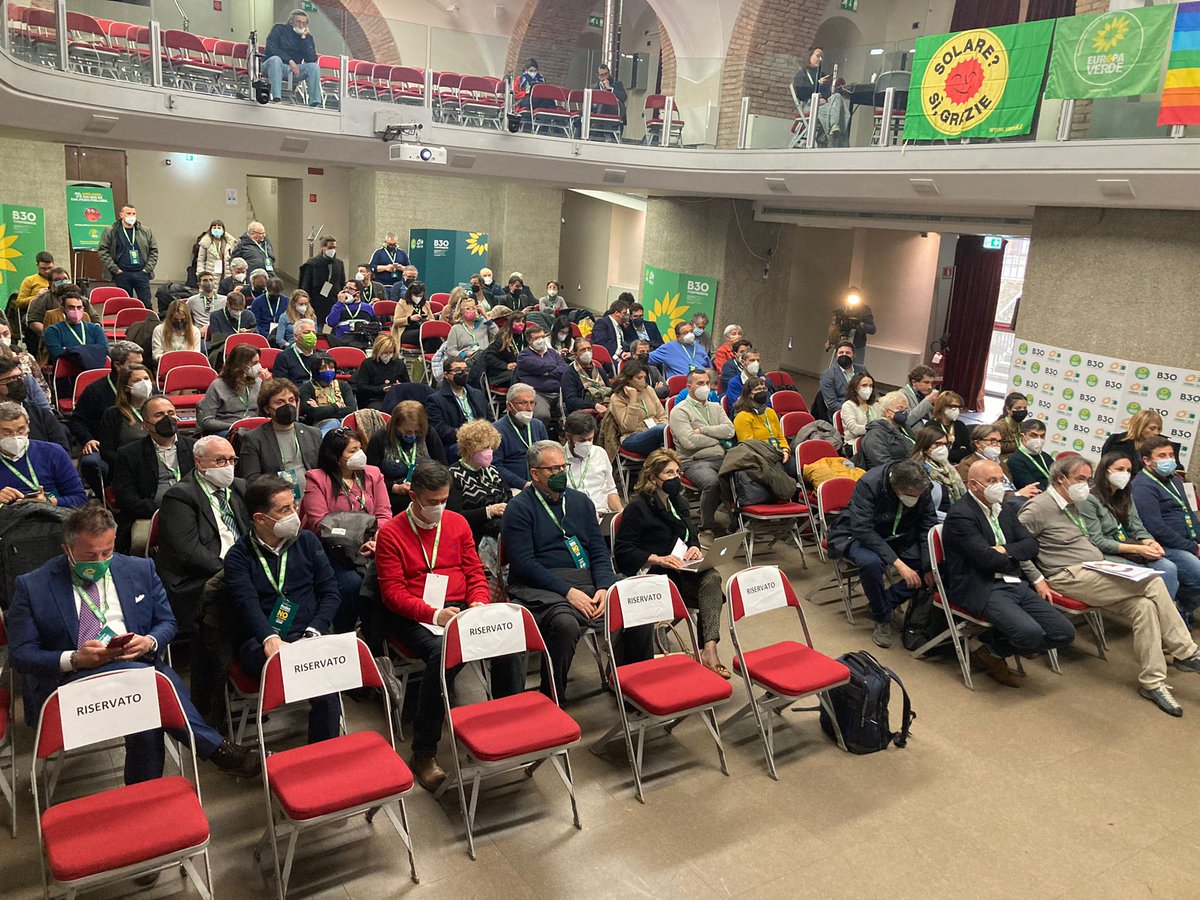 europaverde_it's tweet photo. 🔴 🔴 LIVE – CONFERENZA PROGRAMMATICA #ITALIASENZAVELENI 

È ufficialmente cominciata la conferenza programmatica di Europa Verde. 

Qui la diretta streaming per seguire i lavori della giornata👉https://t.co/JKSTs6QR9s https://t.co/Fw81ADxzmD