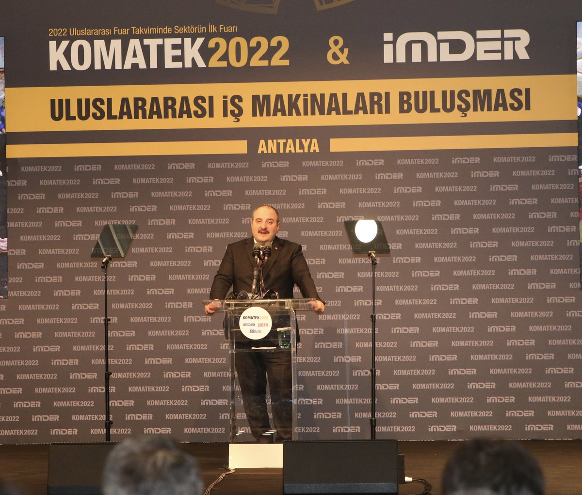 ethemtas's tweet photo. Antalyamızda düzenlenen KOMATEK 2022 Uluslararası İş Makinaları Buluşması  Fuarının açılışını Sanayi ve Teknoloji Bakanımız Sn. Mustafa Varank’ın  (@varank ) katılımıyla gerçekleştirdik. Sektör temsilcilerini ziyaret ederek, başarılar diledik. https://t.co/5B8SodYZpW