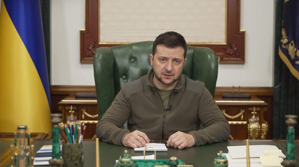 UCRAINA | Il presidente ucraino Volodymyr Zelensky collegato alla manifestazione di Firenze. "Questa guerra non è solo contro gli ucraini ma contro i valori che ci uniscono, contro il nostro modo di vivere in Occidente". #ANSA ansa.it/sito/notizie/m…