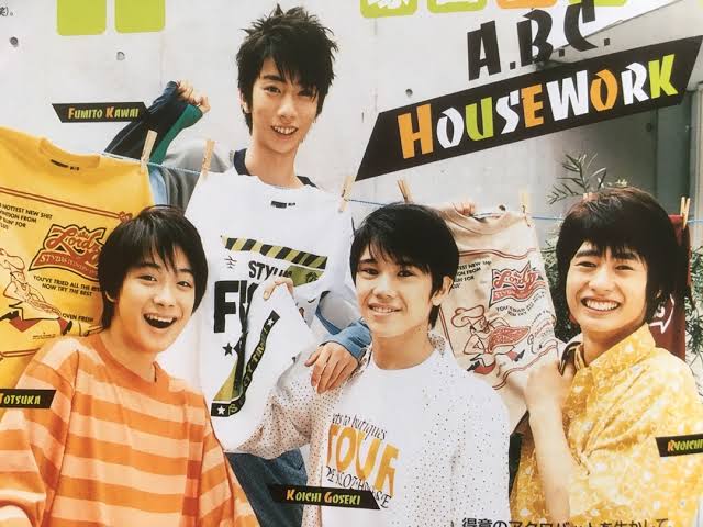 ABC_Z_BPRY's tweet photo. 『 A.B.C.（エー.ビー.シー.）』A.B.C-Zの前身ユニット
2001年から「ABC」として塚田僚一、戸塚祥太、河合郁人、辰巳雄大、越岡裕貴の5人で活動を開始したが、1年ほどで辰巳・越岡とは活動が別になる
その後、2002年に五関晃一が加入2008年のA.B.C-Z結成まで活動
最終メンバー戸塚、河合、五関、塚田 https://t.co/ZFQLwFhZPY