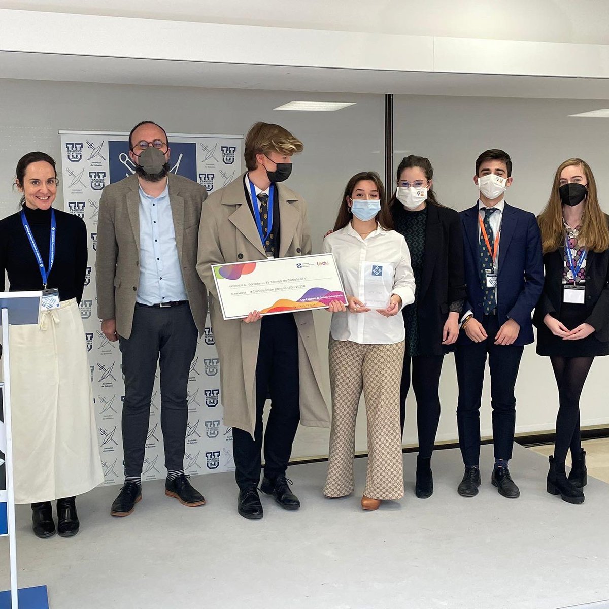 LEDU_debate's tweet photo. Enhorabuena @IEB_Spain, Centro Universitario de Estudios Superiores, por su triunfo en el XV Torneo de @ufvmadrid. Nuevo equipo clasificado para #leduzaragoza22. ¡Nos vemos en los atriles!
#debateledu #talentoledu #debate #oratoria #comuncacion #oratoria #hablarenpublico https://t.co/0pAgpAxPWA