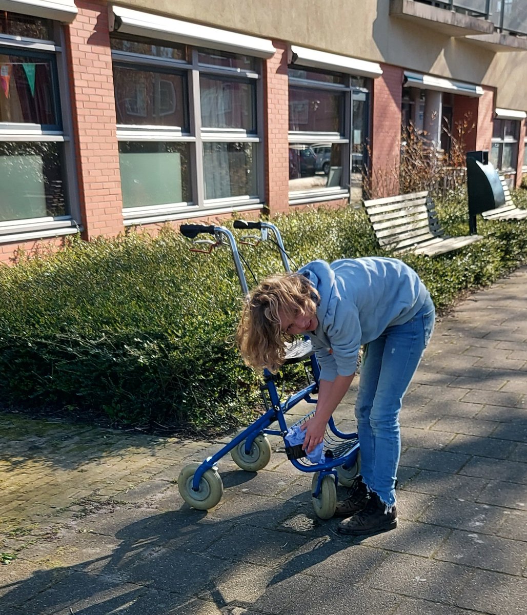 Ook het Trefpunt heeft meegedaan met <a href="/NLDOET/">NLdoet</a>.  Kinderen van <a href="/ElckerlycHeiloo/">Elckerlyc</a> hebben tijdens de rollator wasstraat en APK meer dan 20 rollators en rolstoelen schoongemaakt. Daarnaast  hebben ze cupcakes versierd voor de gasten. Samen met Zorgshop Heiloo + fysiotherapeut Ingrid Vel