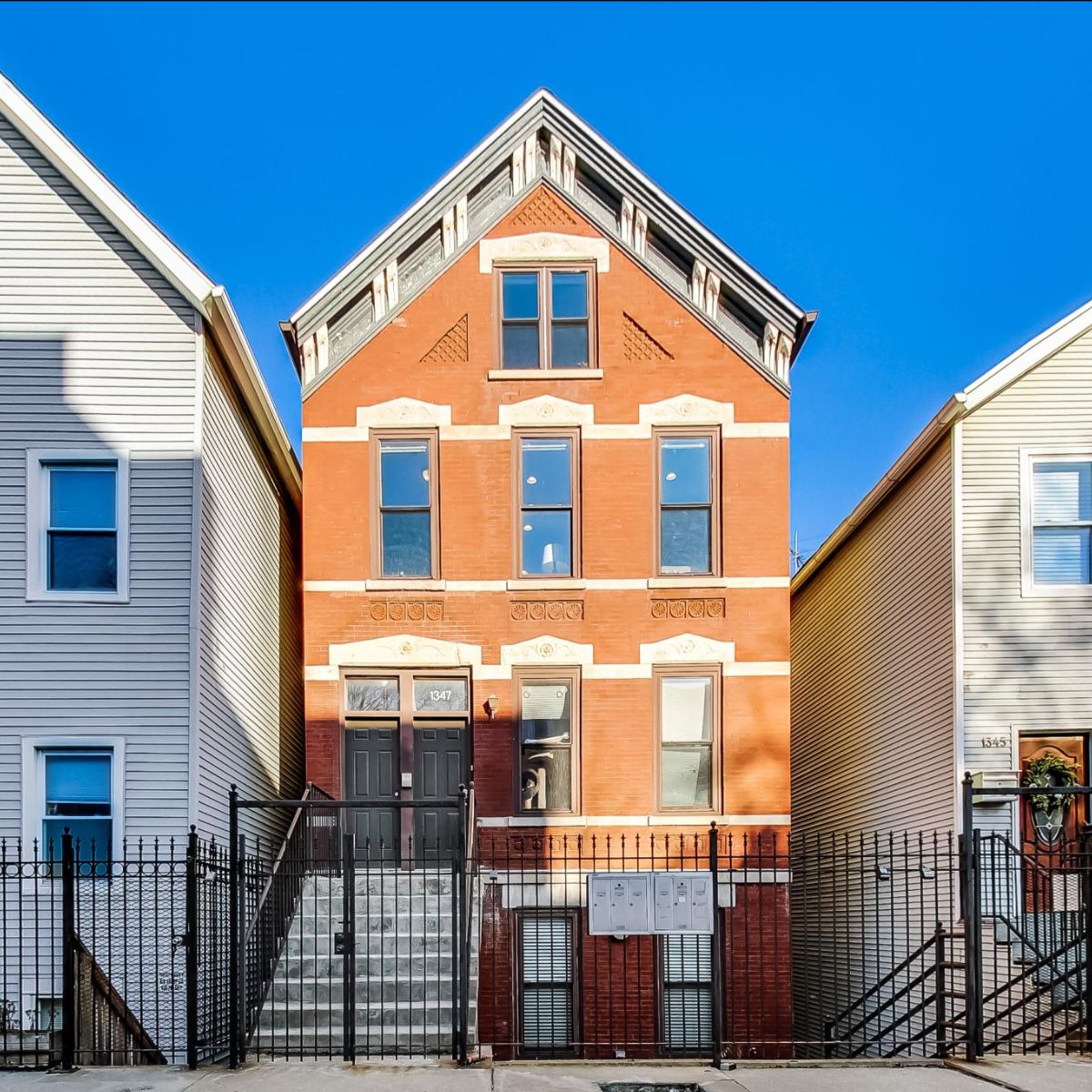 HomePartner's tweet image. Kiss Me I'm Irish! 🍀 WICKER PARK: Grand Opening 🍀 SAT 11am-1pm &amp;amp; SUN 1pm-3pm 🍀 2 BD, 2 BA Duplex Up with Tandem 2 Car Parking. DM for more info. 🍀  mailchi.mp/chicagohomepar…