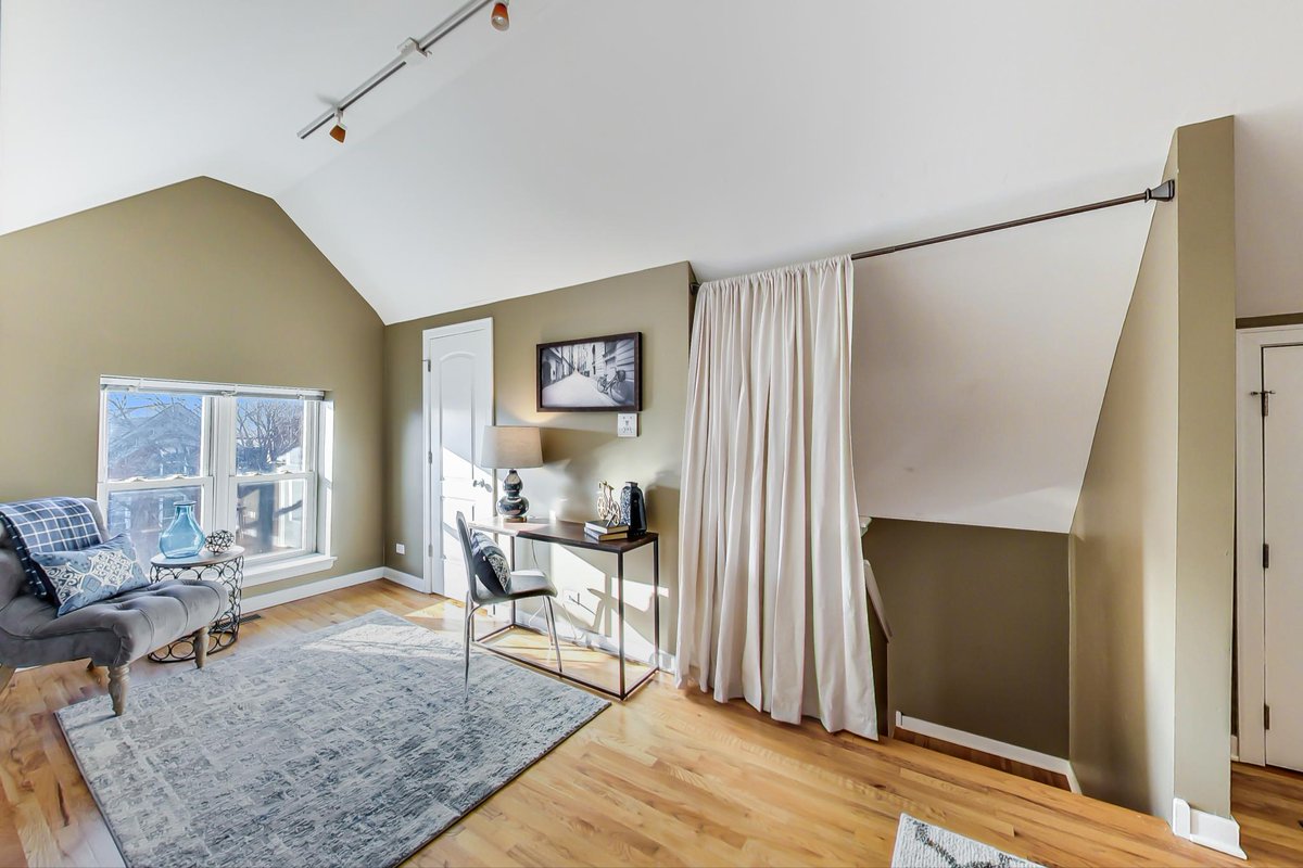 HomePartner's tweet image. Kiss Me I'm Irish! 🍀 WICKER PARK: Grand Opening 🍀 SAT 11am-1pm &amp;amp; SUN 1pm-3pm 🍀 2 BD, 2 BA Duplex Up with Tandem 2 Car Parking. DM for more info. 🍀  mailchi.mp/chicagohomepar…