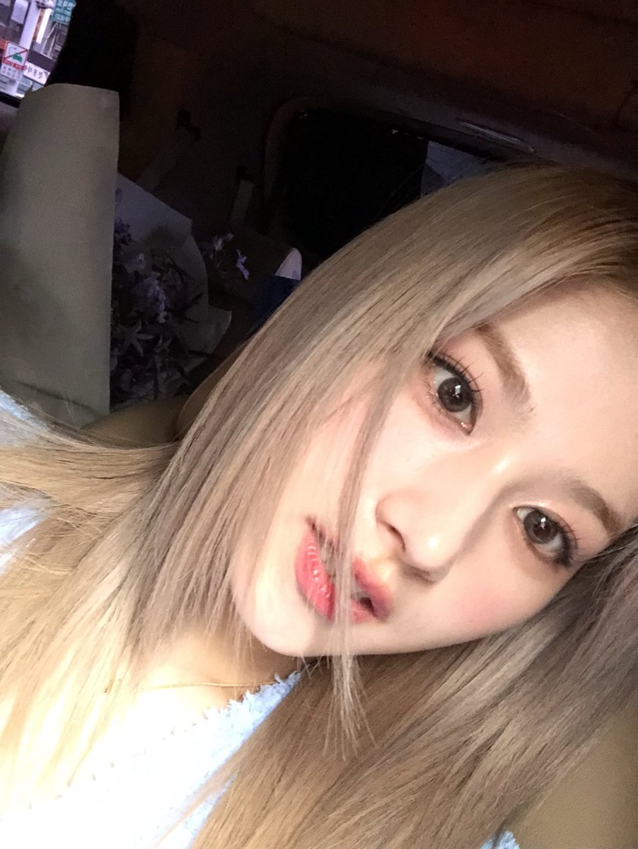 sanapics's tweet photo. sana is seriously so beautiful https://t.co/xNfAaS6kSp
