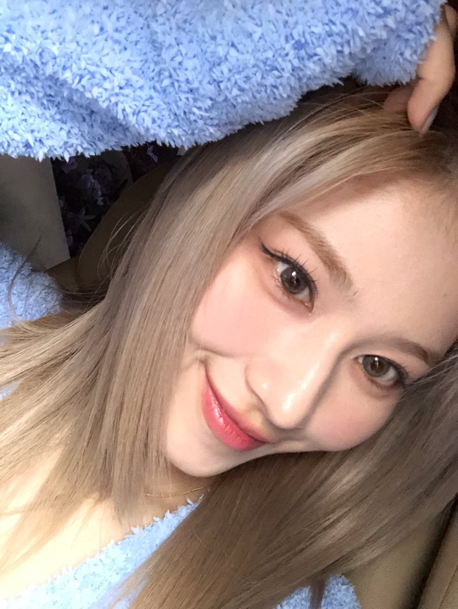 sanapics's tweet photo. sana is seriously so beautiful https://t.co/xNfAaS6kSp