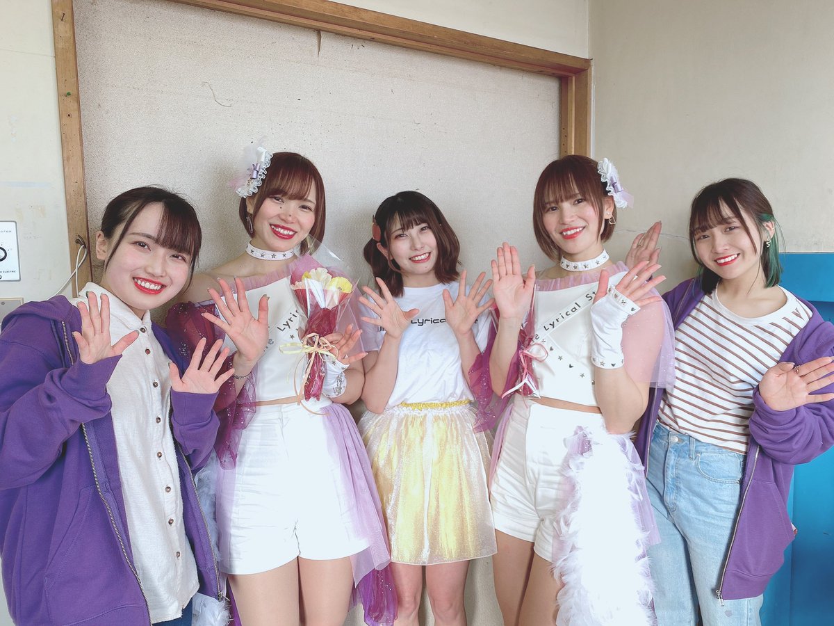 Twins_yukamika's tweet photo. その日のゆかみか。

TLS解散LIVE有難うございました。 
コマちゃんも有難う～♪嬉しかったよ♡

素敵な景色を見させて頂けた、約8ヶ月間でした！

「ありがとう」

毎日写真投稿もTLSでのツイートはこれで最後です。

みんな、大好き～♡
これからもずっと心の中に永遠に！

2022.3.12 星愛ゆか・みか https://t.co/Yzljzz5JYl
