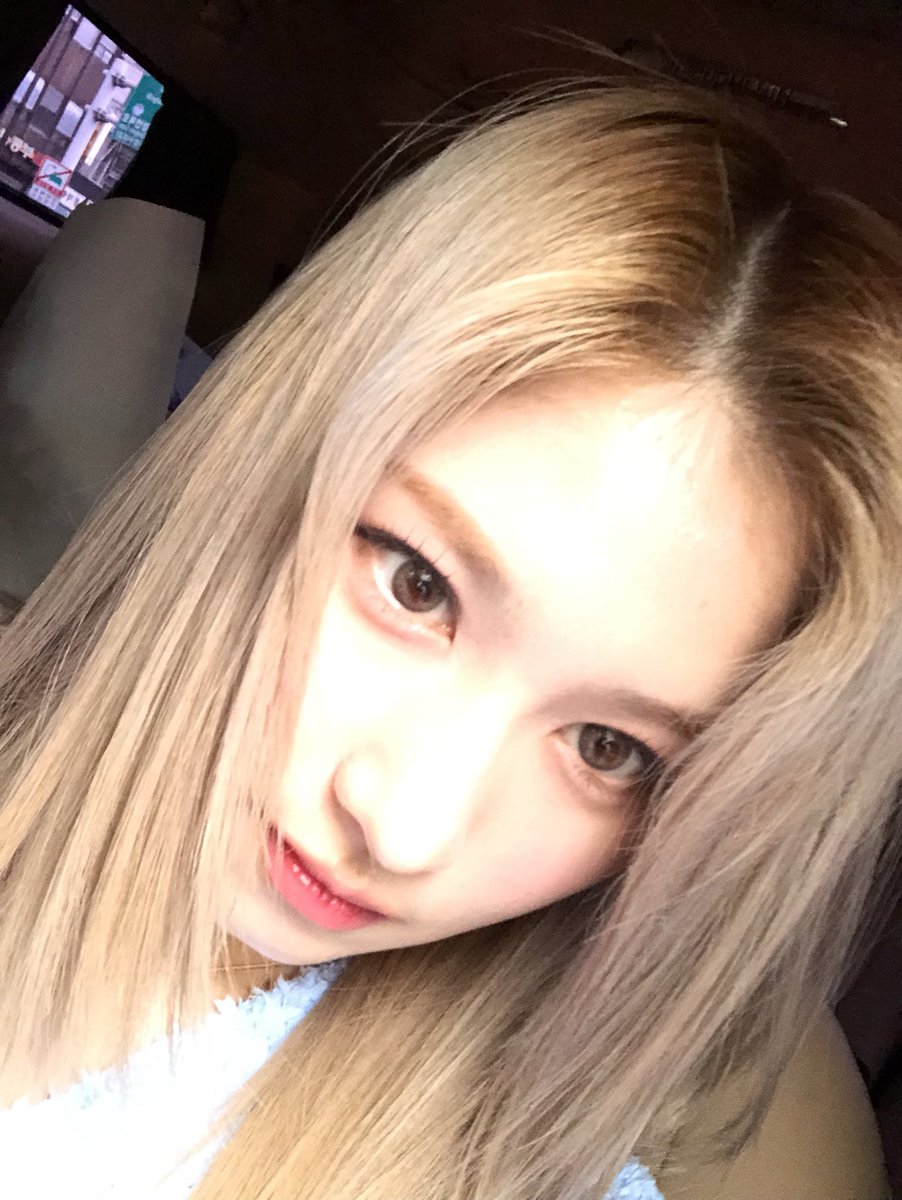 sanapics's tweet photo. sana is seriously so beautiful https://t.co/xNfAaS6kSp