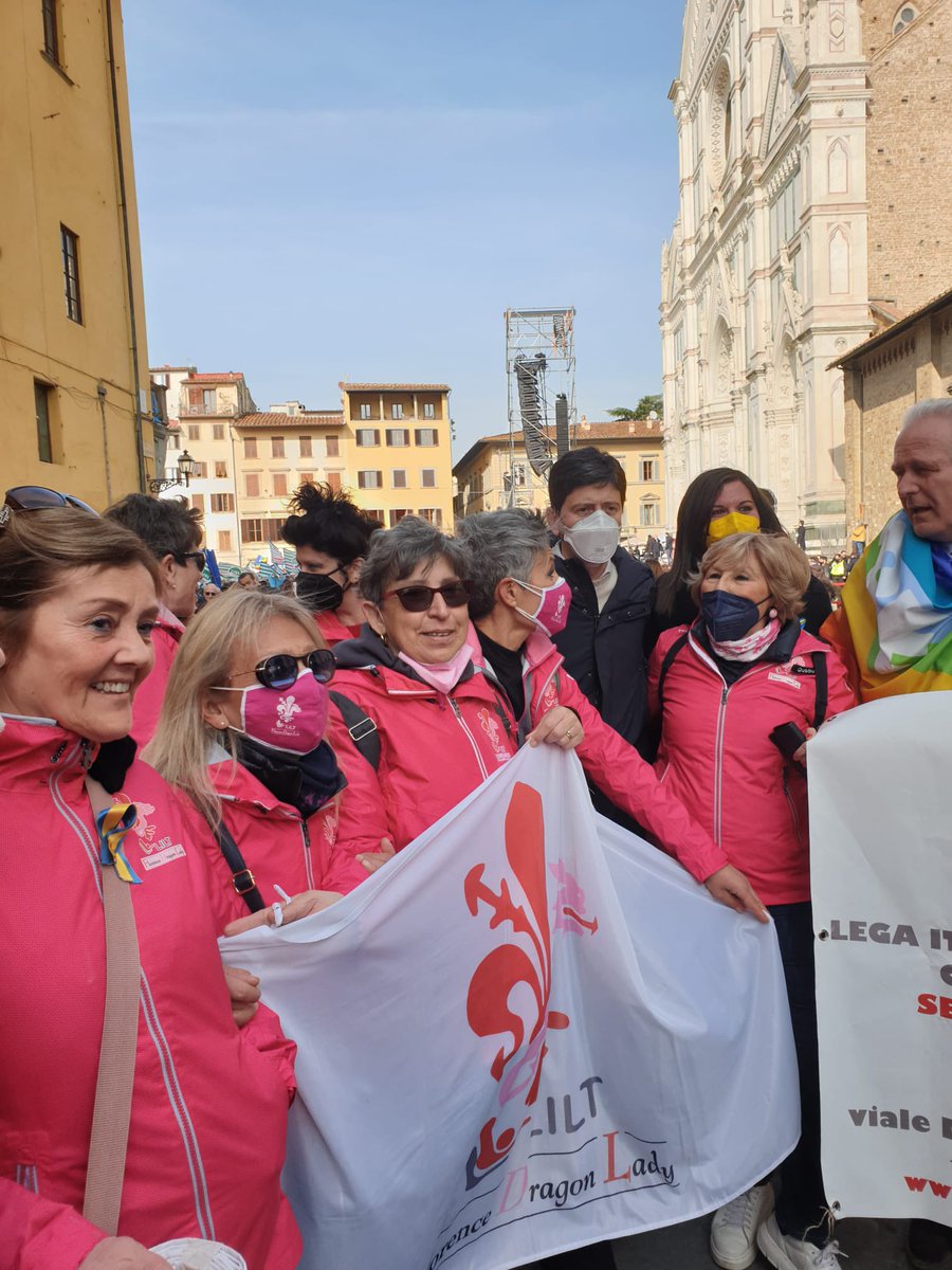 L’unica guerra che concepiamo è quella contro il cancro. 
Basta violenza, basta vittime innocenti.
La Lilt e le Florence Dragon Lady-Lilt sono adesso in piazza Santa Croce per gridare PACE.
<a href="/LILTnazionale/">LILT</a> 
<a href="/robersperanza/">Roberto Speranza</a>