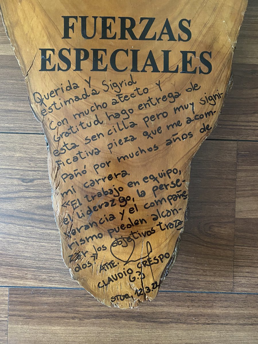 ClaudioCrespoG's tweet photo. Fue rematada esta pieza en $800.000, dinero que será destinado para apoyar a los carabineros y miembros de las FFAA que serán beneficiados por la #Apoyaton
Gracias Sigrid ! https://t.co/ksaCexNDtj