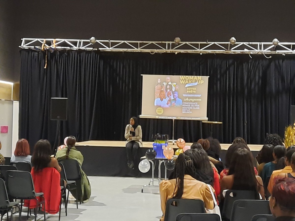 AljtHomer92's tweet photo. L'@ALJTweet de Gennevilliers est à l'espace des Grésillons pour soutenir l'événement Woman Wake Up. Le collectif, dont fait parti Yasmine, résidente, y fait la promotion de l'estime de soi et de l'entreprenariat des femmes. Un grand merci à Angela et à la Mairie pour leur aide. https://t.co/UOWe6B7Bkc