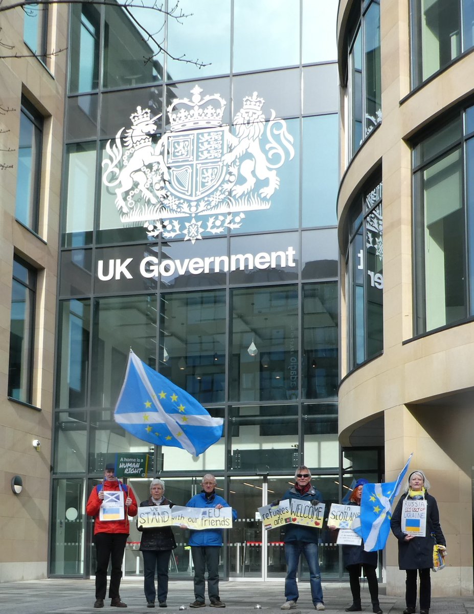 Scotland welcomes #refugees – but we are stymied by callous <a href="/ukhomeoffice/">Home Office</a>
EU &amp; other European countries provide sanctuary for 1000s fleeing war in #Ukraine; UK puts obstacles in their path.
Edinburgh today: #YesforEU folk gathered at UK govt hub to call out their shameful policy.