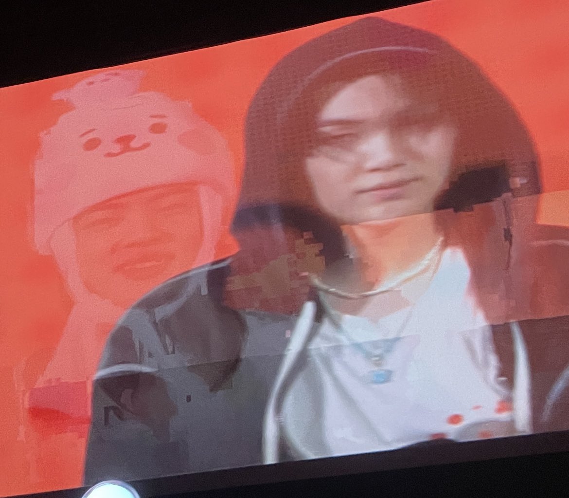 eliteshua's tweet photo. i think i just captured a yoonjin meme https://t.co/lMIBLklpJY
