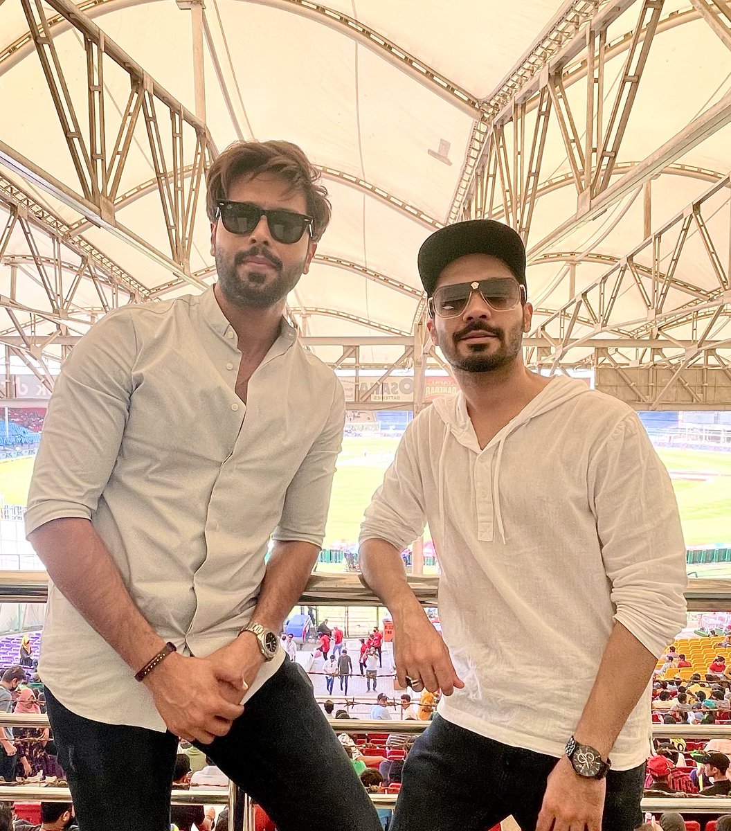 It was a treat to watch some of the best cricketers of the era playing in Pakistan aur wo bhi doston ke saath 🤗🤗 Thank you <a href="/fahadmustafa26/">Fahad Mustafa</a> bhai for making it possible for us ❤️ Now For that I can surely say “ASAAN KHAY DAADO MAZO AAYO” ❤️🤗🤗 #Pakistan #KarachiTest #PAKvsAUS