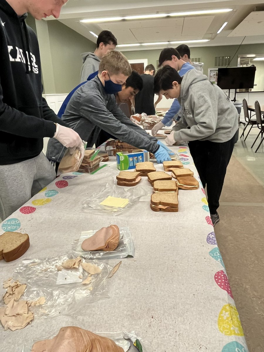 cathylechowicz's tweet photo. A great way to start a Saturday. Almsgiving with @XavierHighCT and @Xavier_XC_TF students making 150 sandwiches for St Vincent de Paul. 💗 https://t.co/d8Rr3AndSk