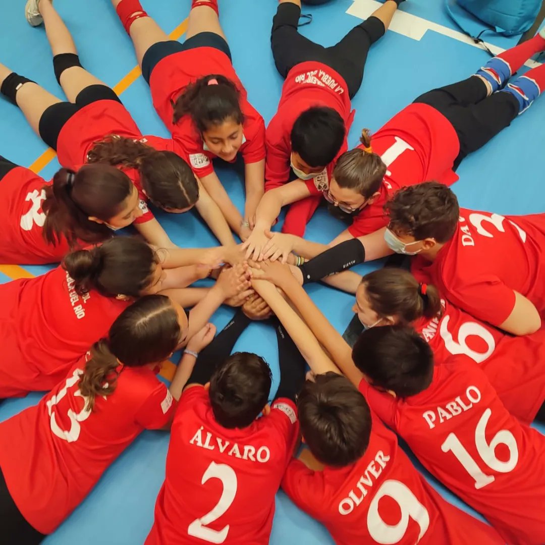 voleibolpuebla's tweet photo. Seguimos DISFRUTANDO y COMPARTIENDO momentos con nuestr@s compañer@s.
Jornada con victorias y derrotas, llenas de ilusión y ganas, seguimos EQUIPOS!! ❤️💪
#PueblaViveElVoley 
@AytoDeLaPuebla

#aljarafe #competimos #llenos #deilusion https://t.co/Nrsy6mDfPl