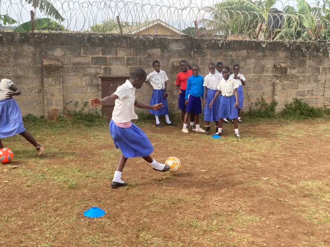 HubIncredibles's tweet photo. Are you open?My ball!Cover me!Watch the runner!On the surface, the girls at St.Jude Primary School Naguru are having fun,getting fit and enjoying a game of football.But there's more!The girls are also learning teamwork,building self-reliance and resilience
#GetOnTheGo #Sports4Dev https://t.co/xLvnVPbT19