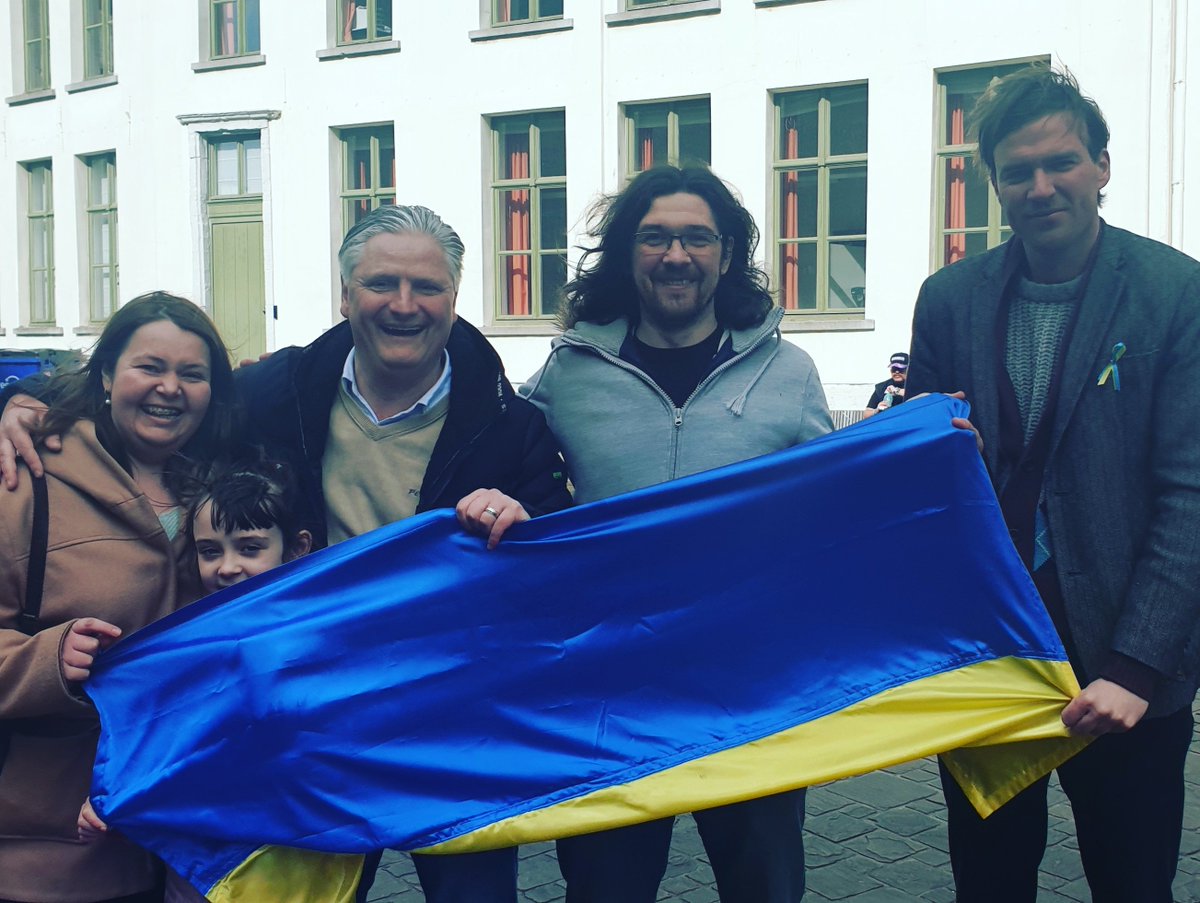 We stand with Ukraine 💙💛👍 All we are saying is give peace a chance 🥰 #eurocities