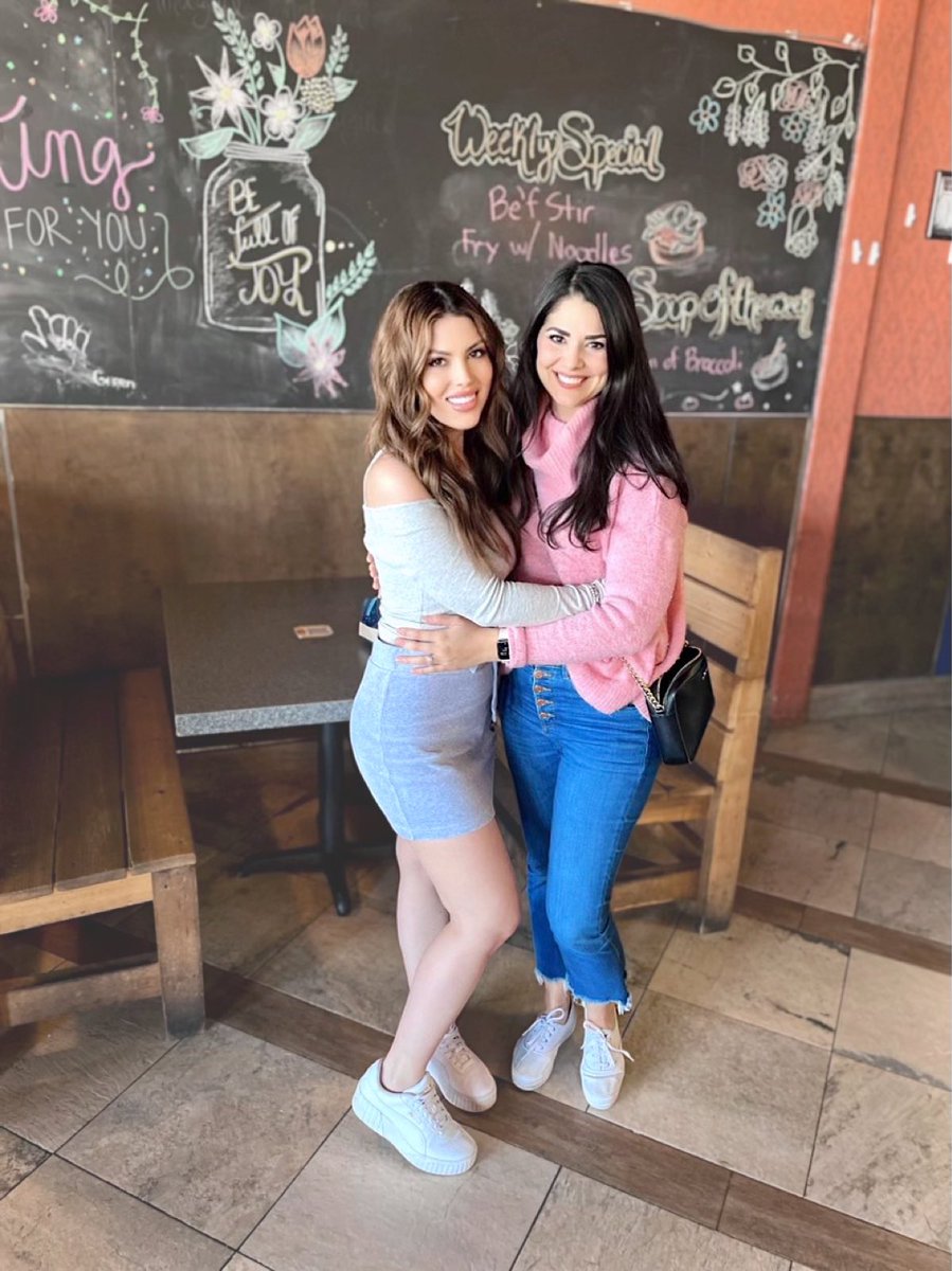 vanessalynnbird's tweet photo. Haven’t seen my bestie in almost a year.😭 So good to catch up for a quick lunch date.💗 #bestie #prompic https://t.co/Ev3GDRaud9