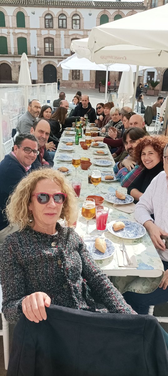 AntonioTomasBu1's tweet photo. Comida entre amigos en plaza Ochavada de Archidona en #9EncAAB https://t.co/KiHBFdt2rH