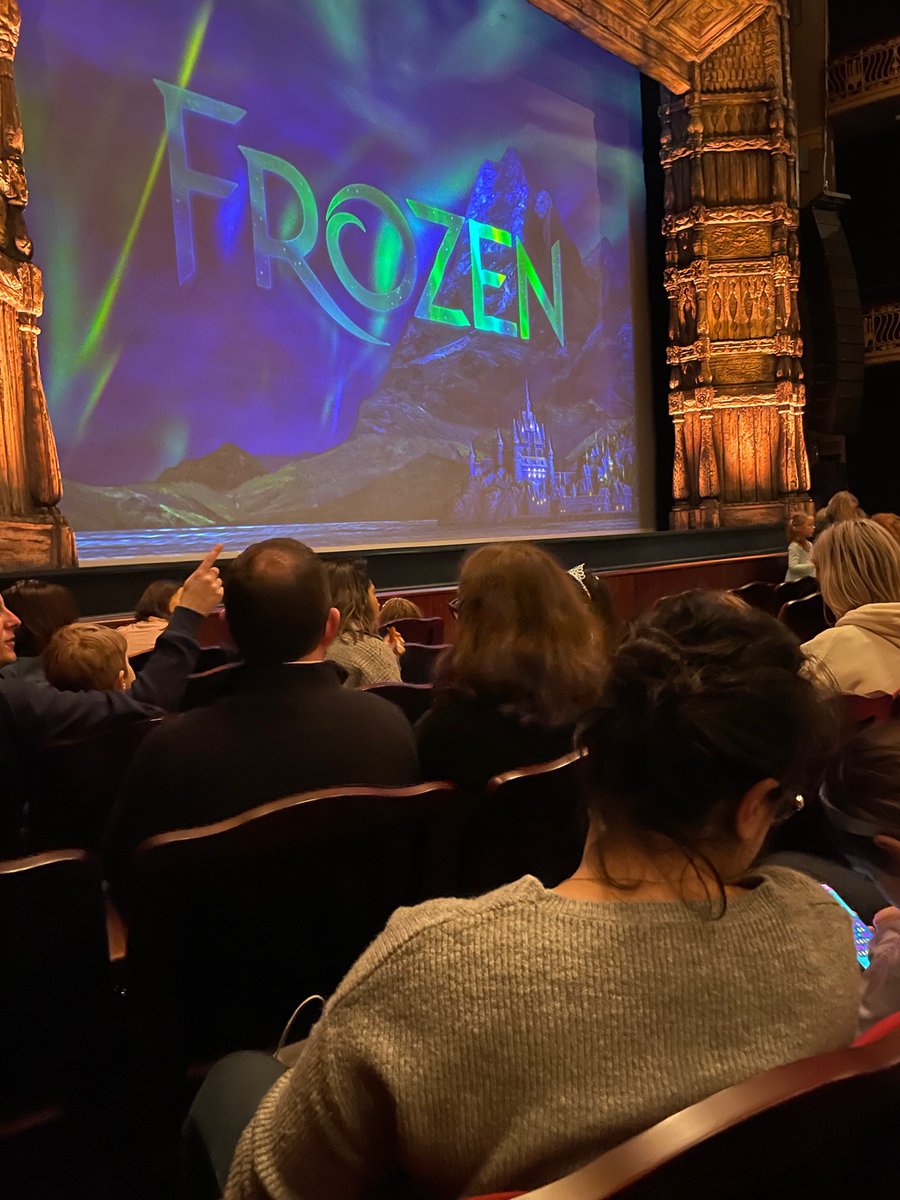 MrsRaybs's tweet image. At @frozenlondon for P’s 8th birthday and blown away!! @SamanthaBarks and @Steph_McKeon are amazing 😭😭💙