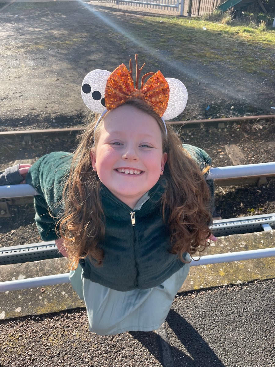 MrsRaybs's tweet image. At @frozenlondon for P’s 8th birthday and blown away!! @SamanthaBarks and @Steph_McKeon are amazing 😭😭💙