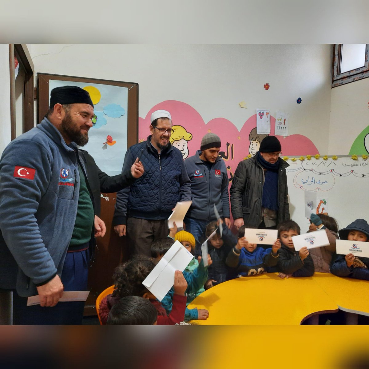 BeklenenUIYD's tweet photo. 11 Mart 2022 Kubbesin (Başköy) Mevlana Eğitim ve Kültür Merkezimizde çocuklarımı ziyaret edip sohbetler edildi. Çocuklarımizın ailelerine ve diğer mazlum kardeşlerimize gıda kolisi ve nakdi yardım da  yapıldı Emeği geçen hayır sahiplerimize Teşekkür ediyoruz 🌿 https://t.co/27XdKm2lGF