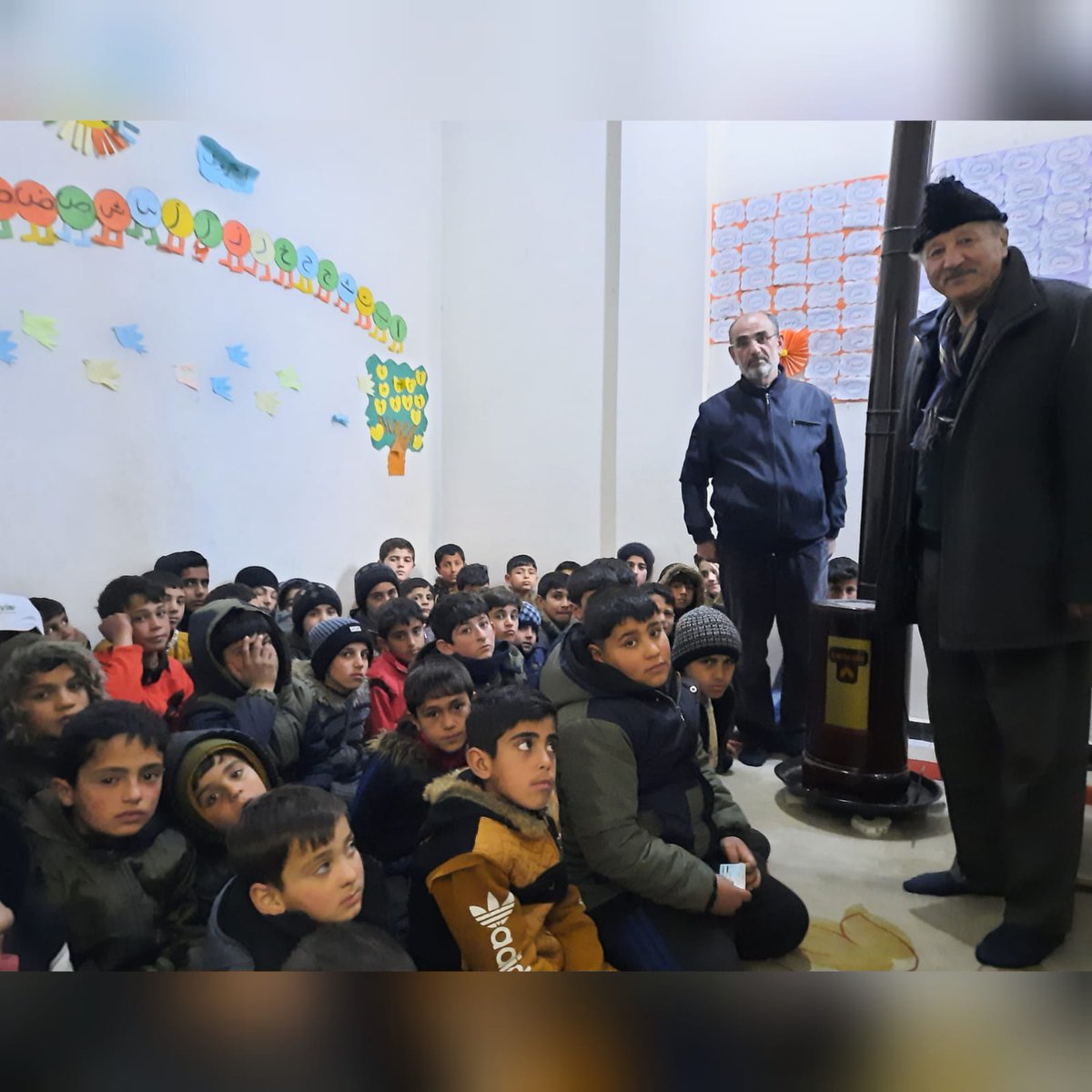 BeklenenUIYD's tweet photo. 11 Mart 2022 Kubbesin (Başköy) Mevlana Eğitim ve Kültür Merkezimizde çocuklarımı ziyaret edip sohbetler edildi. Çocuklarımizın ailelerine ve diğer mazlum kardeşlerimize gıda kolisi ve nakdi yardım da  yapıldı Emeği geçen hayır sahiplerimize Teşekkür ediyoruz 🌿 https://t.co/27XdKm2lGF