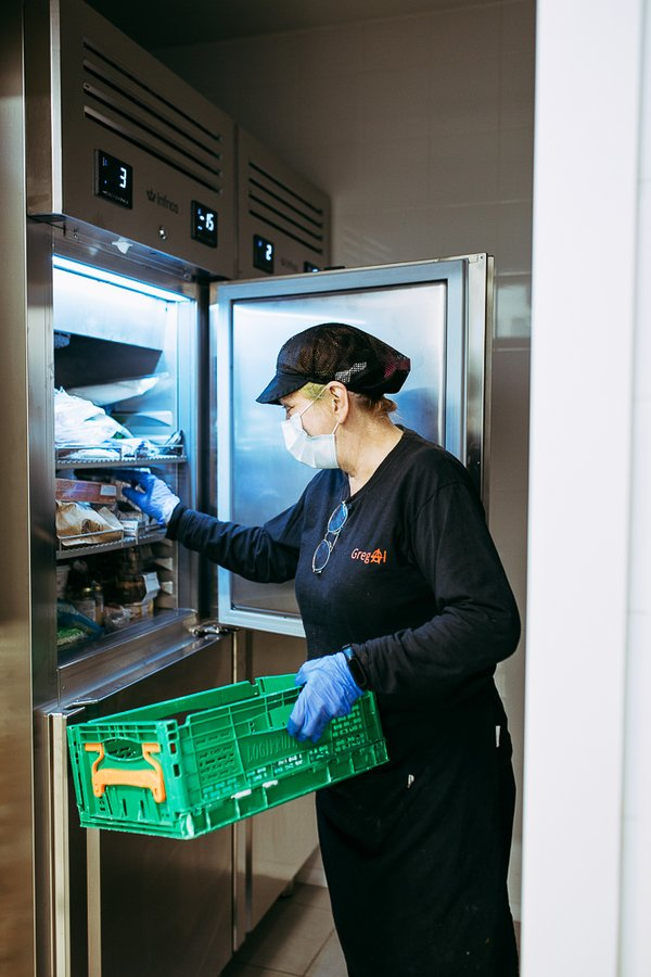 AltresEconomies's tweet photo. 🥄 Coneixeu el @MenjadorGregal? 

🎉 És un menjador solidari que atén persones en situació de vulnerabilitat extrema i que avui han inaugurat les noves instal·lacions.

Així, la Cooperativa Gregal continua sent referent al #BesòsMaresme!
👩🏾‍🍳 https://t.co/FABCXXW3T0 https://t.co/pg28ZrUzOv