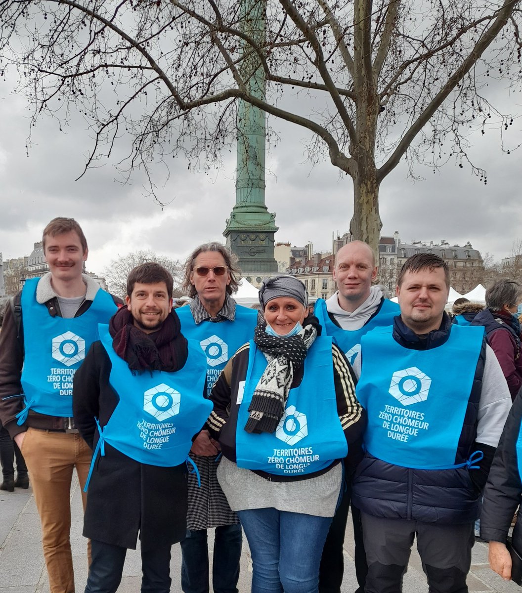 Martin_davidb's tweet photo. #Lille #Fives présent à la #grandemobilisation pour le droit à l'emploi ! Maintenant le dossier déposé, on espère se donner rdv bientôt pour la labellisation et la création des emplois ✊🤞👊 https://t.co/YfCJxCOJf4