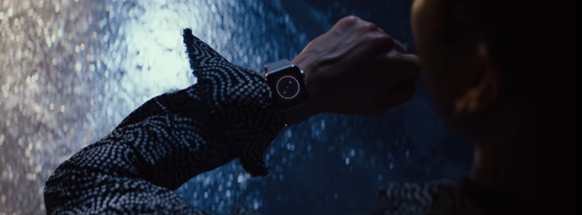 아론이는 항상 그리운 날, 혹은 소중한 날을 시계로 확인한다..

데자부땐 8시 9분
다시,봄 에서는 3시 15분 10초를...