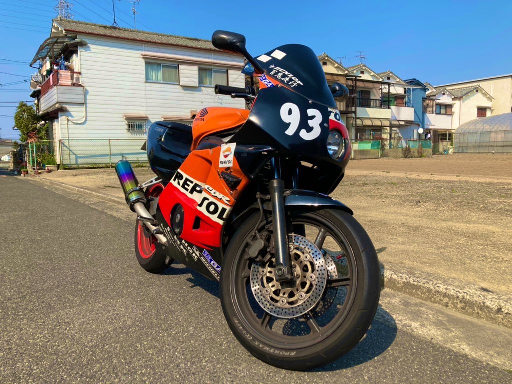 20201118rr's tweet photo. 名前：Rちゃん
性別：♀
年齢：20代
身長：150cm
住み：大阪
車種：CBR250RR(MC22)
一言 : 基本おひとり様なのでツーリングのお誘い待ってます😎

#バイク乗りと繋がりたい 
#CBR250RR
#バイク乗りとして自己紹介
 #バイク乗りとして軽く自己紹介 https://t.co/TNwXM3OGOK