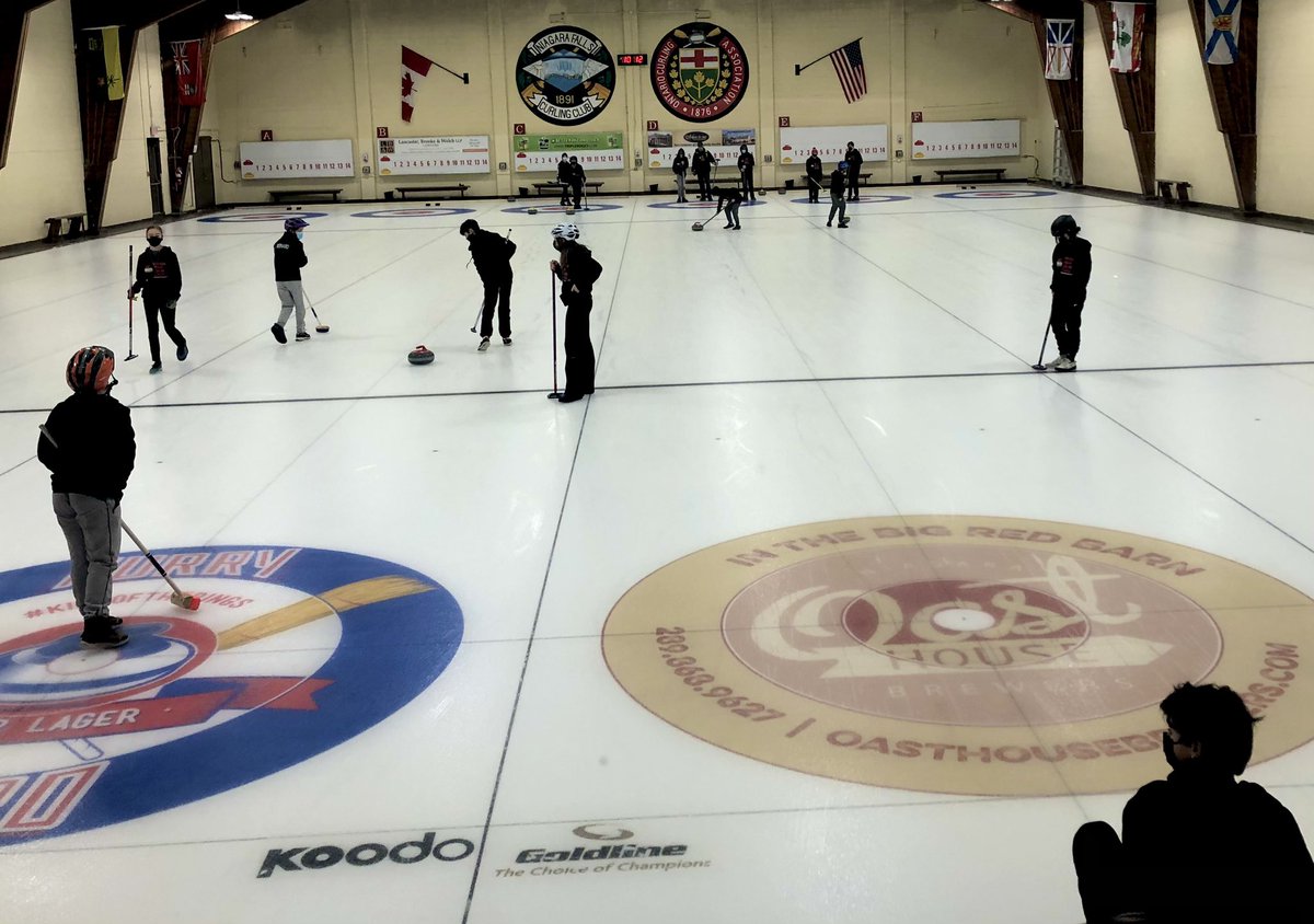 Tell me the new <a href="/NiagaraCurling/">Niagara Curling</a> sweatshirts came in without telling me they’re in. 😂 #WhichOneIsOurs <a href="/audiogeek71/">AudioGeek</a>