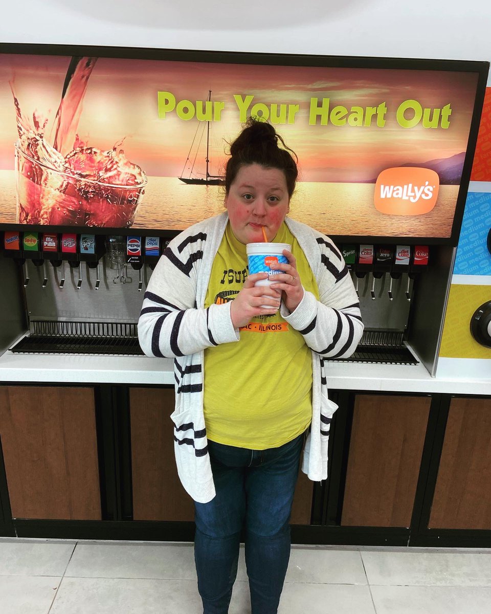 JesCat's tweet photo. MISSOURI - @Wallys_USA in Fenton is NOW OPEN!! Get the popcorn and a brisket taco with pickled onions. #GasStationInfluencer #SeeMOre #PartyOfPugh #MeantForPugh https://t.co/xGRhoNHgLo