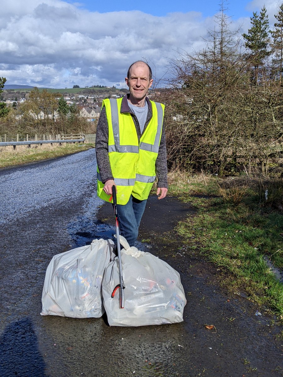 neillwatts's tweet photo. Out and about today across the ward delivering my latest leaflet with Cumnock's previous MP Bill Grant. We even managed a quick litter pick on Cairn Road!
My thanks to Bill for all your help ๐
#KeepCumnockClean #cairnroad #Cumnock #netherthird @ScotTories @EastAyrTories https://t.co/wJa5kmgJ7d