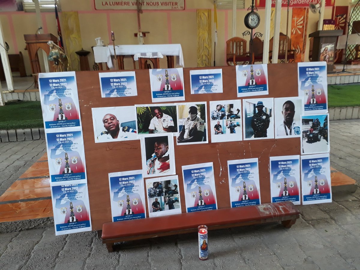 ConfidentYsmael's tweet photo. Le #SPNH17 a organisé une messe de requiem à l'eglise sacré cœur de Turgeau ce samedi 12 mars 2022, afin d'honorer la mémoire des policiers assassinés à village de Dieu un an après cette mission périlleuse. 1/2
@ArnelREMY2
@jeanelderlundi https://t.co/eKwLL8sEiC