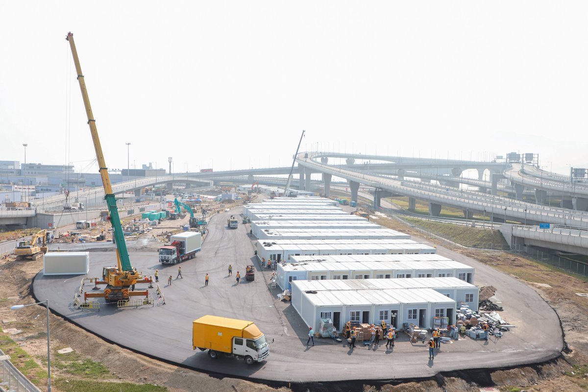 CCTVAsiaPacific's tweet photo. 🇨🇳🇭🇰New #isolationFacility Near #MegaBridge Opens
Construction is complete for another isolation facility near the #HongKong-#Zhuhai-#Macao Bridge, which can houses around 400 rooms and provides some 1,200 beds. https://t.co/ldL9PeiyKO