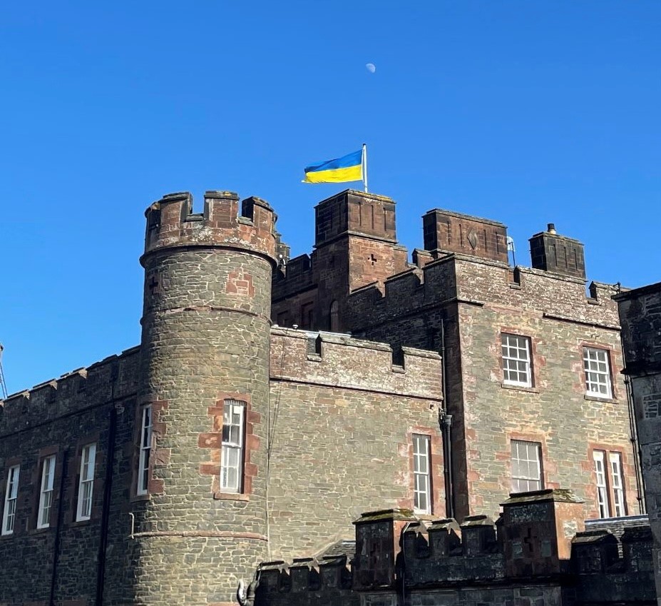stobocastle's tweet photo. Along with every other democratic nation in the world, Scotland stands in solidarity with the Ukranian people in their hour of desperate need.
#standwithukraine #supportukraine https://t.co/9cRKsJJsC2