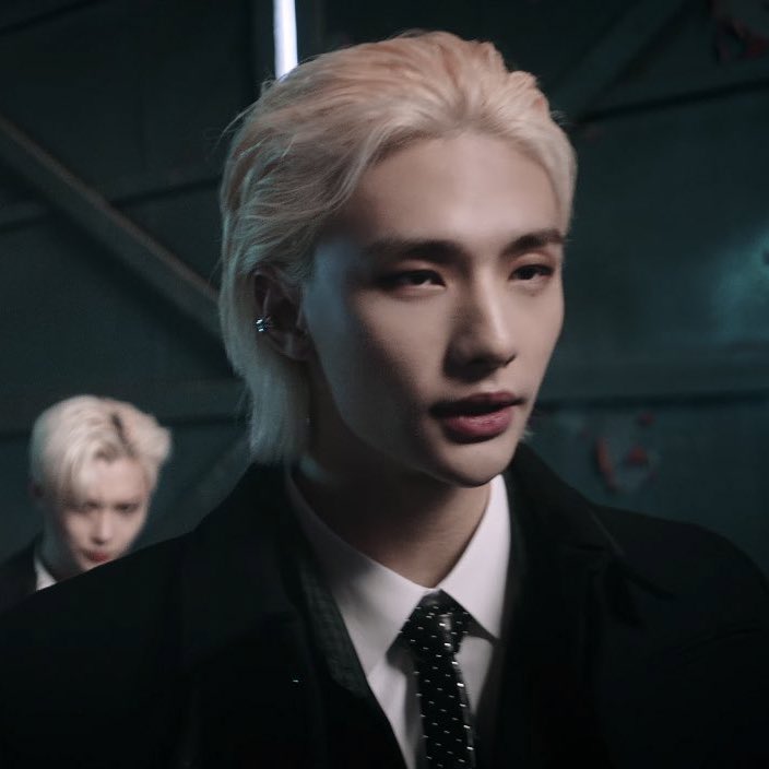 reIihyun's tweet photo. yes both hwang hyunjin in suit https://t.co/0E2IXKM6xX