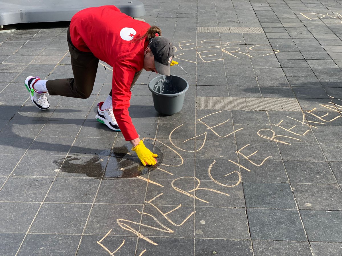 kruidje's tweet photo. De π§Ή(voor) door het ijspaleis!!
#SP #SPDenhaag #stem
14, 15, 16 maart.
Voor als jij ook verandering wilt. https://t.co/IFW7smrcvj