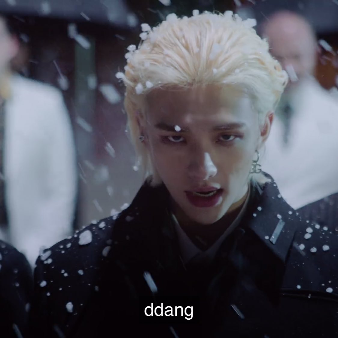viewployed's tweet photo. HWANG HYUNJIN IS BACK WITH HIS LEGENDARY LINE !! it’s gonna be EPIC 🔥

“DDANG”                          “NE SONNIM” https://t.co/5xj2Fn1D21