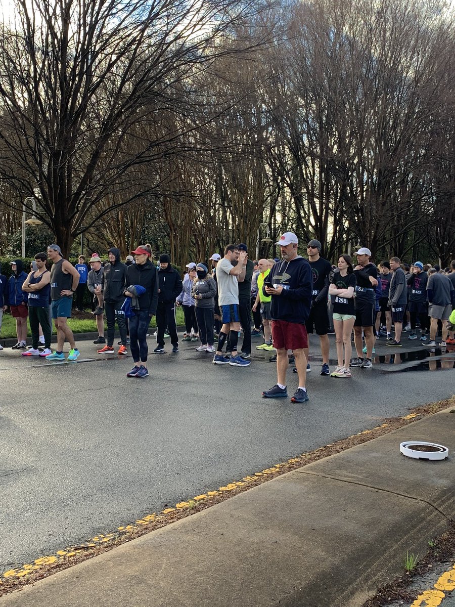 TyraeNewman's tweet photo. A great morning here at the Run Jen Run 5K with @MollyGrantham. Running for a great cause in these chilly temps 🥶 https://t.co/XPR8aZHQ55