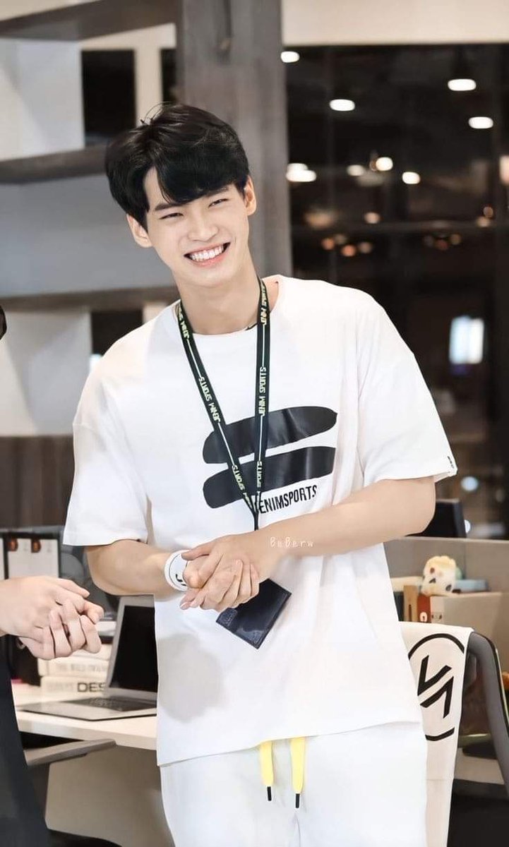 hnbmeBWOGVK's tweet photo. #BrightWinFREECONTENT #BeFairToWinMetawin #ไบร์ทวิน hãy giúp anh Win vô tư hồn nhiên đáng yêu đòi lại công bằng nào các bạn .:)) cố lên fan BW https://t.co/e6UPjgfdnB