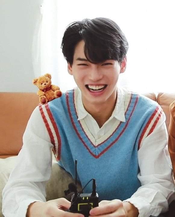 hnbmeBWOGVK's tweet photo. #BrightWinFREECONTENT #BeFairToWinMetawin #ไบร์ทวิน hãy giúp anh Win vô tư hồn nhiên đáng yêu đòi lại công bằng nào các bạn .:)) cố lên fan BW https://t.co/e6UPjgfdnB